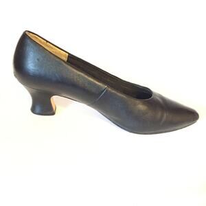 Women's Mushrooms size 9M black leather pump shoes FLAW